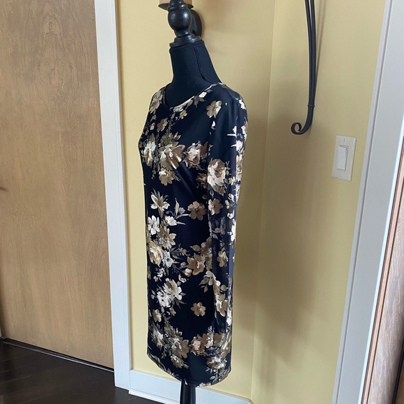 Le chateau dress - Picture 2 of 7